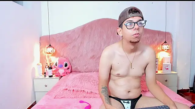 Derek and Skarlet online show from November 10, 2025, 6:57 pm