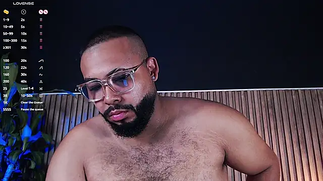 Snapshot of DilanJonnes_ chatting on February 24, 2025, 10:25 pm DilanJonnes online show from February 24, 2025, 10:25 pm