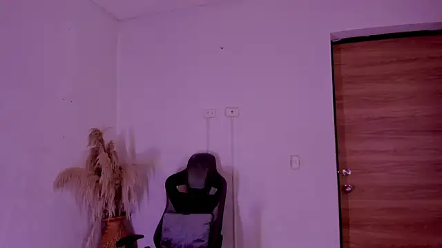 Snapshot of carolinemiller7 chatting on November 19, 2025, 6:57 am carolinemiller7 online show from November 19, 2025, 6:57 am