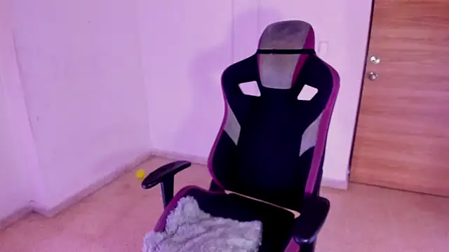 Snapshot of carolinemiller7 chatting on October 25, 2025, 4:11 am carolinemiller7 online show from October 25, 2025, 4:11 am