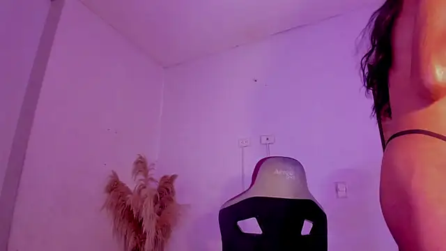 Snapshot of carolinemiller7 chatting on December 14, 2025, 8:09 am carolinemiller7 online show from December 14, 2025, 8:09 am