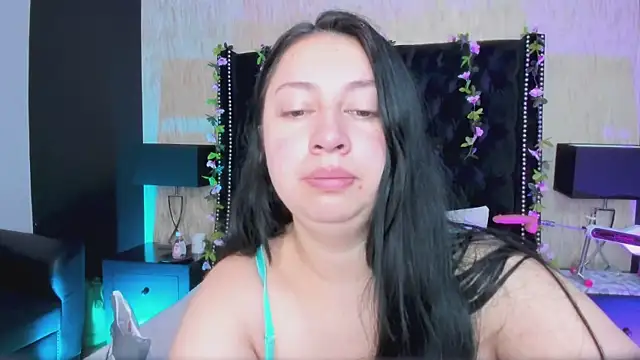 Snapshot of AshleeyPrincess chatting on November 25, 2025, 12:05 pm AshleeyPrincess online show from November 25, 2025, 12:05 pm