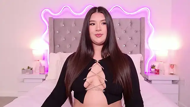 JuliaSUMMERS2022 online show from February 28, 2026, 11:15 pm