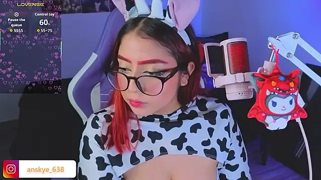 Snapshot of AnngelaSkye chatting on February 18, 2026, 6:33 am AnngelaSkye online show from February 18, 2026, 6:33 am