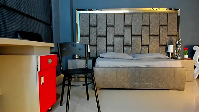 Matureyulyet online show from November 6, 2025, 8:24 pm