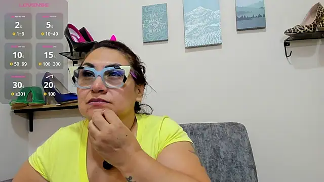 Snapshot of Karo_11_ chatting on November 26, 2025, 12:21 am Karo 11 online show from November 26, 2025, 12:21 am