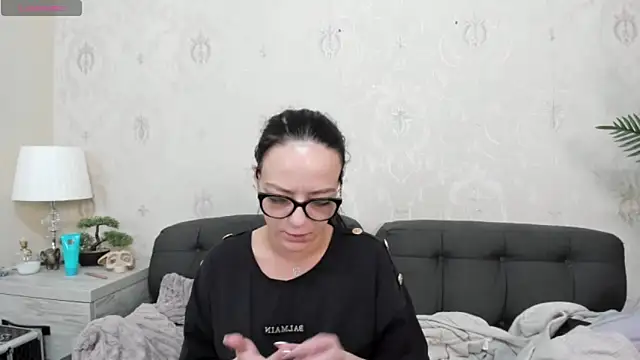 Snapshot of IzabelllNoir chatting on March 8, 2025, 9:28 am IzabelllNoir online show from March 8, 2025, 9:28 am