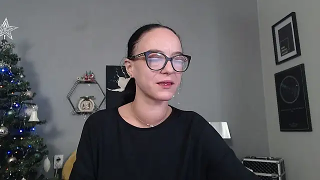 Snapshot of IzabelllNoir chatting on December 19, 2025, 6:38 am IzabelllNoir online show from December 19, 2025, 6:38 am