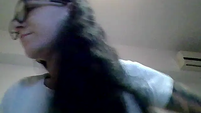 Snapshot of IzabelllNoir chatting on December 14, 2025, 8:14 pm IzabelllNoir online show from December 14, 2025, 8:14 pm