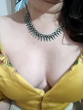 Snapshot of Brown_Maxi chatting on March 13, 2025, 12:02 pm Brown Maxi online show from March 13, 2025, 12:02 pm