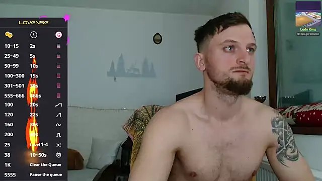 cuple hoot  online show from March 5, 2025, 4:35 pm