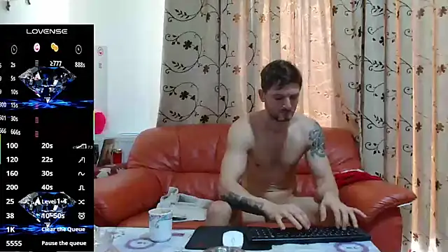 cuple hoot  online show from October 28, 2025, 8:02 am