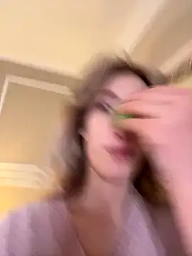 SerenaBennet online show from December 23, 2025, 8:35 am