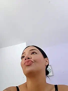 Sara LipsX online show from September 12, 2025, 7:35 pm