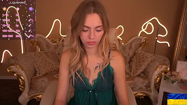 ChloeBrightt online show from October 22, 2025, 8:08 pm