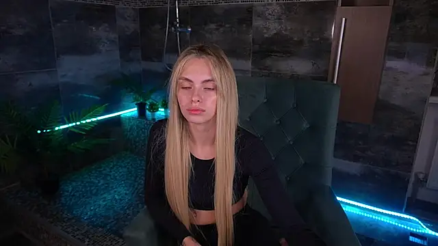 ChloeBrightt online show from November 7, 2025, 8:46 pm