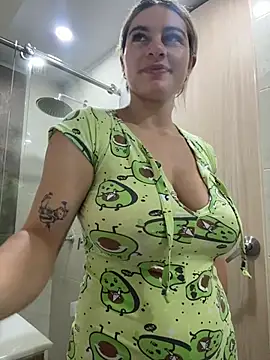 AtheneaRossi online show from April 7, 2026, 10:06 am