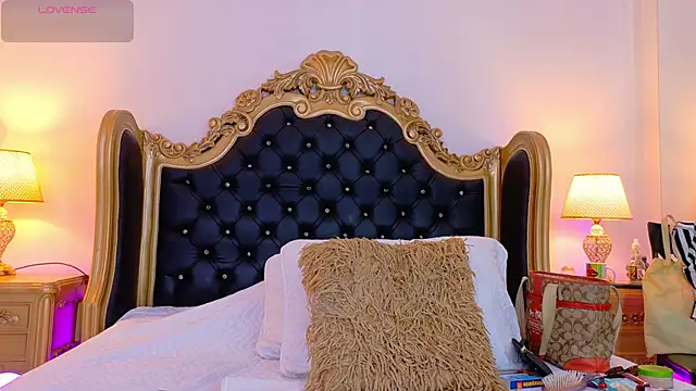 AdelinaVans online show from March 18, 2026, 11:02 am