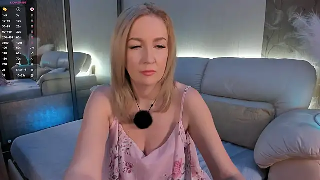 LaVitaBelle online show from April 3, 2026, 1:34 am