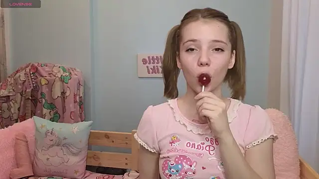 PrincessLittleKiki online show from October 11, 2025, 7:09 am