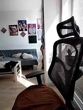 divine eve online show from April 1, 2026, 10:38 am