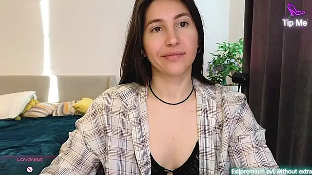 Snapshot of marrycolins chatting on February 26, 2026, 2:44 am marrycolins online show from February 26, 2026, 2:44 am