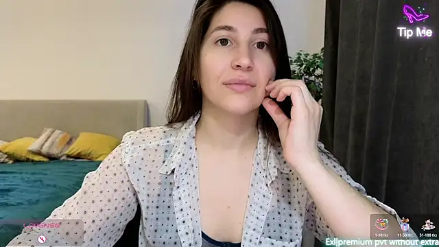 Snapshot of marrycolins chatting on February 11, 2026, 4:12 am marrycolins online show from February 11, 2026, 4:12 am