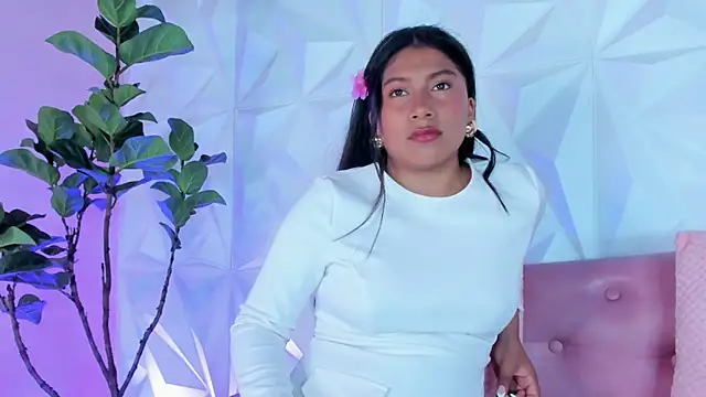 LinnaGardenia online show from February 1, 2025, 5:16 pm