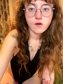 Snapshot of _foxygirl_ chatting on November 24, 2025, 12:38 pm foxygirl online show from November 24, 2025, 12:38 pm