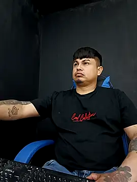 Snapshot of DickMasterfindom chatting on February 1, 2026, 9:18 am DickMasterfindom online show from February 1, 2026, 9:18 am