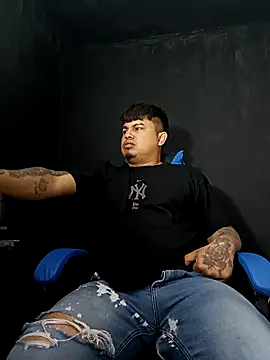 Snapshot of DickMasterfindom chatting on February 3, 2026, 7:24 am DickMasterfindom online show from February 3, 2026, 7:24 am