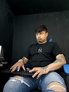 Snapshot of DickMasterfindom chatting on February 4, 2026, 5:02 am DickMasterfindom online show from February 4, 2026, 5:02 am