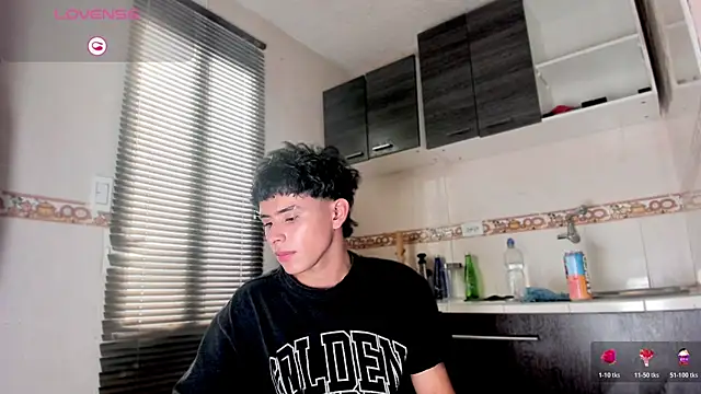 Snapshot of Jhonny-Blake chatting on July 4, 2026, 8:02 pm Jhonny-Blake online show from July 4, 2026, 8:02 pm