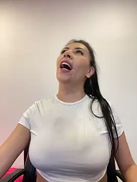 Alanna atm  online show from April 9, 2026, 9:43 pm