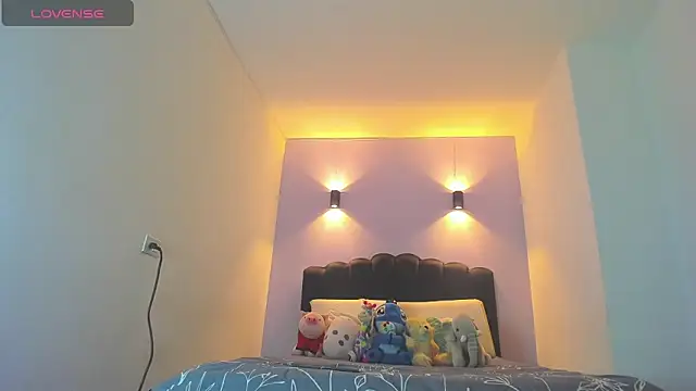 Snapshot of Sofia_Clauss_ chatting on December 21, 2025, 3:08 am Sofia Clauss online show from December 21, 2025, 3:08 am