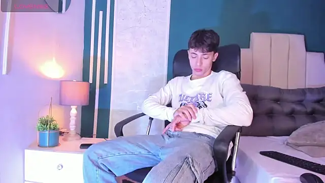 Snapshot of AlessandroDybala chatting on January 6, 2026, 12:53 pm AlessandroDybala online show from January 6, 2026, 12:53 pm