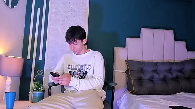 Snapshot of AlessandroDybala chatting on January 15, 2026, 12:52 pm AlessandroDybala online show from January 15, 2026, 12:52 pm