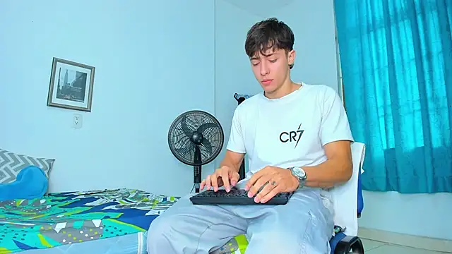 Snapshot of AlessandroDybala chatting on February 4, 2026, 12:33 pm AlessandroDybala online show from February 4, 2026, 12:33 pm