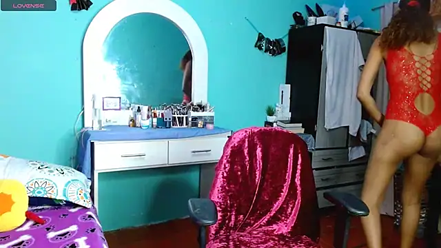 Snapshot of sensitive_brunette chatting on November 6, 2025, 9:41 pm sensitive brunette online show from November 6, 2025, 9:41 pm