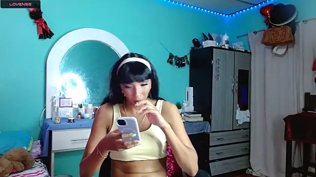 Snapshot of sensitive_brunette chatting on November 14, 2025, 1:31 am sensitive brunette online show from November 14, 2025, 1:31 am