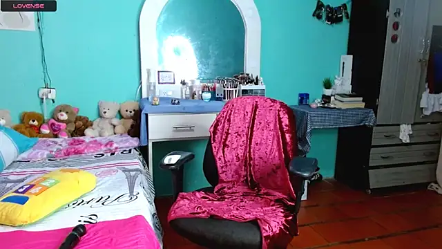 Snapshot of sensitive_brunette chatting on November 14, 2025, 1:37 pm sensitive brunette online show from November 14, 2025, 1:37 pm