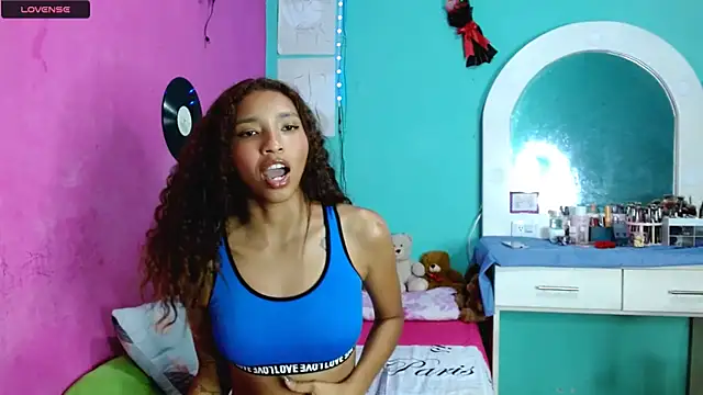 Snapshot of sensitive_brunette chatting on November 21, 2025, 2:10 am sensitive brunette online show from November 21, 2025, 2:10 am