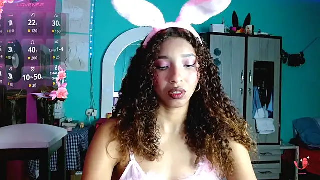 Snapshot of sensitive_brunette chatting on October 28, 2025, 12:55 am sensitive brunette online show from October 28, 2025, 12:55 am