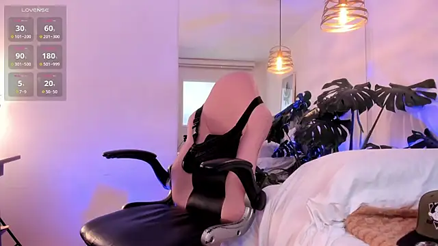 Tom cooper  online show from December 4, 2025, 1:10 pm