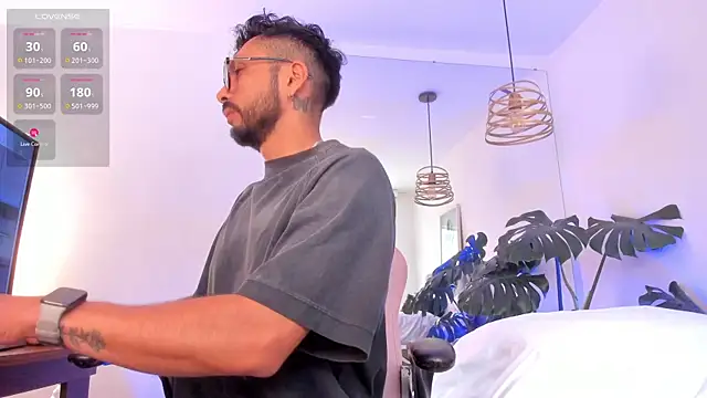 Tom cooper  online show from December 3, 2025, 12:48 pm