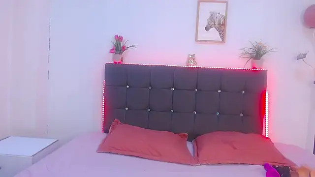 Snapshot of candy_lux_ chatting on July 15, 2026, 7:21 pm candy lux online show from July 15, 2026, 7:21 pm