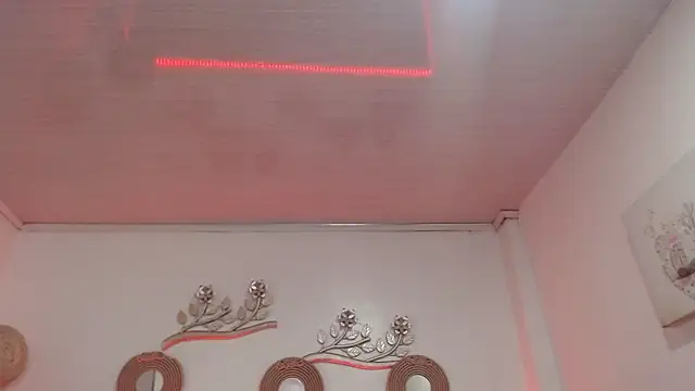 candy lux  online show from November 30, 2025, 7:03 pm