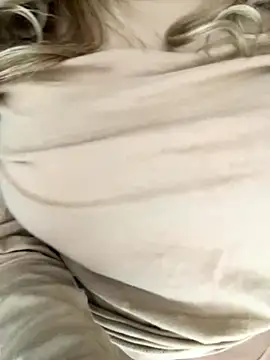 DarianaGuzz online show from November 5, 2025, 11:19 pm