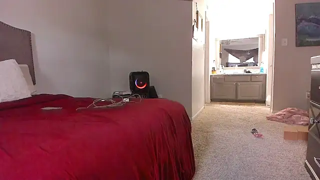 yiauana online show from February 25, 2026, 10:42 pm