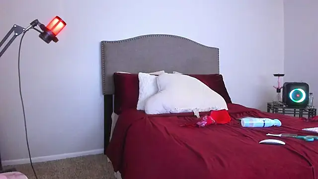 yiauana online show from November 26, 2025, 11:10 am